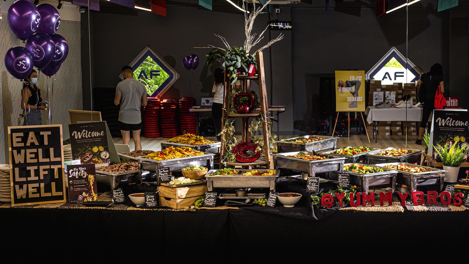 Feast your eyes on Yummy Bros' tantalizing assortment of delicious, healthy eats, showcasing a vibrant variety of visually appealing dishes and mouthwatering presentations!